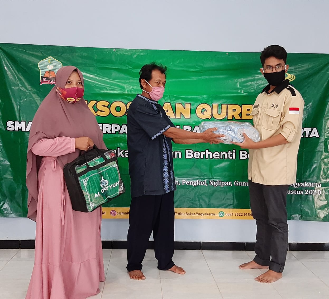 Penyaluran Baksos dan Qurban SMA IT Abu Bakar Yogyakarta 2020