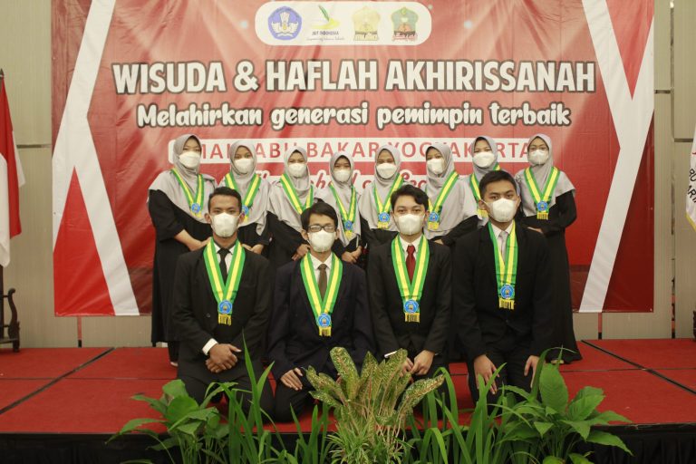 Read more about the article Wisuda dan Akhirussanah