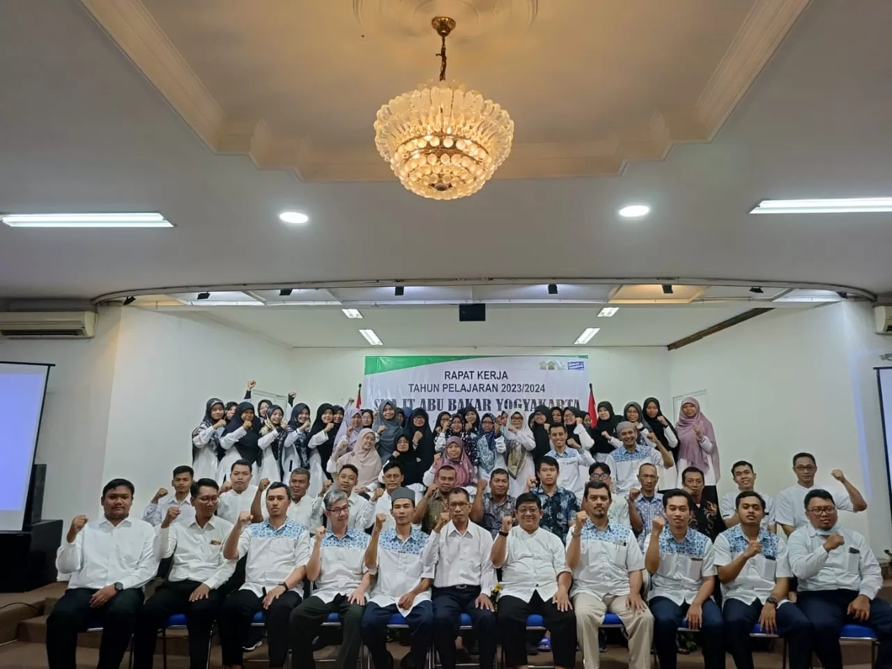Read more about the article Rapat Kerja Guru dan Karyawan SMAIT Abu Bakar Yogyakarta Tahun Pelajaran 2023/2024