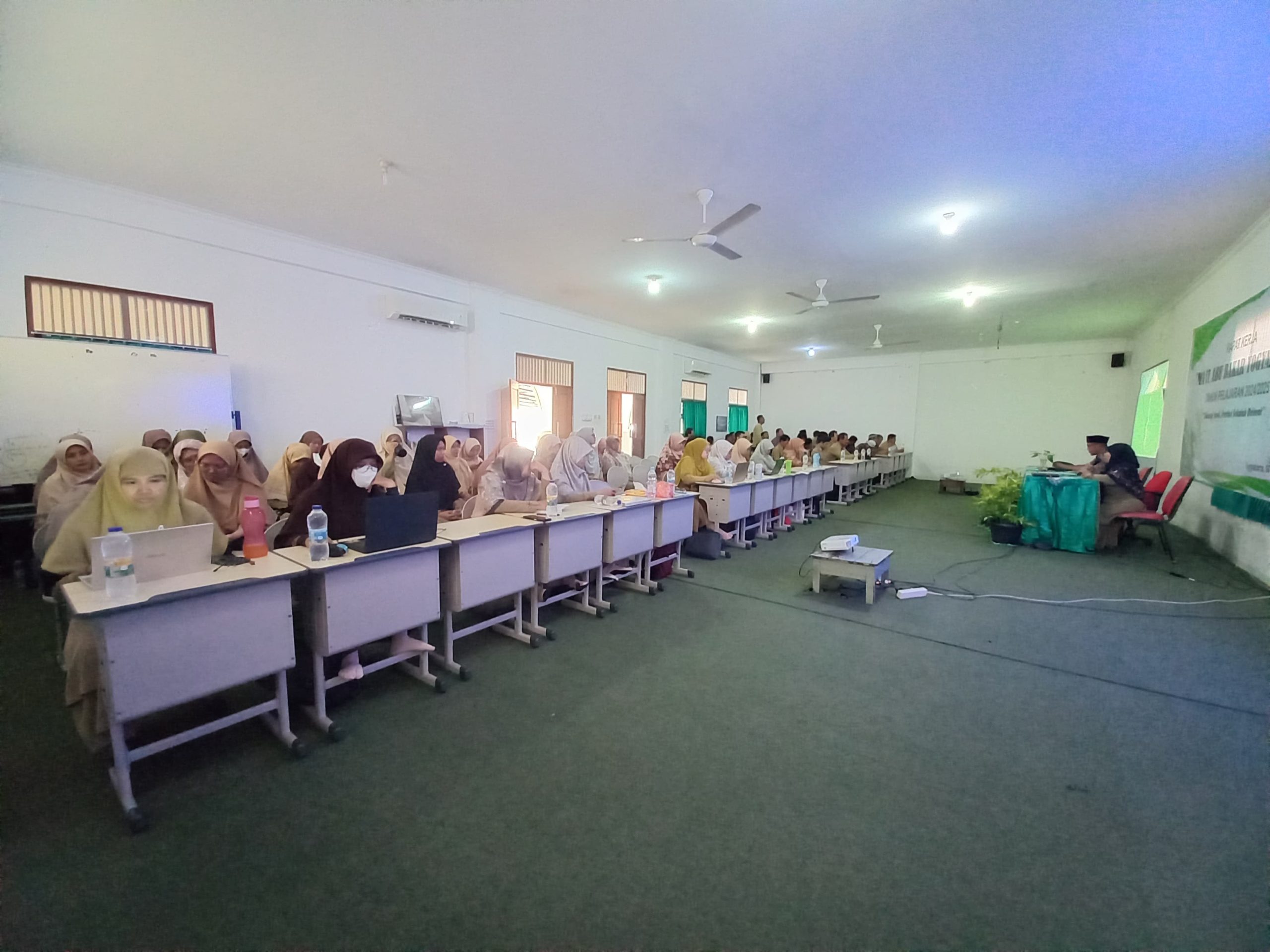 Read more about the article Bersinergi dalam Rapat Kerja Untuk Meningkatkan Prestasi SMAIT Abu Bakar Yogyakarta